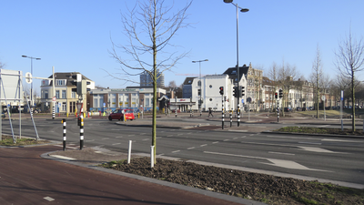 907434 Gezicht op het heringerichte verkeersplein Paardenveld te Utrecht, vanaf de Daalsesingel, met links de ...
